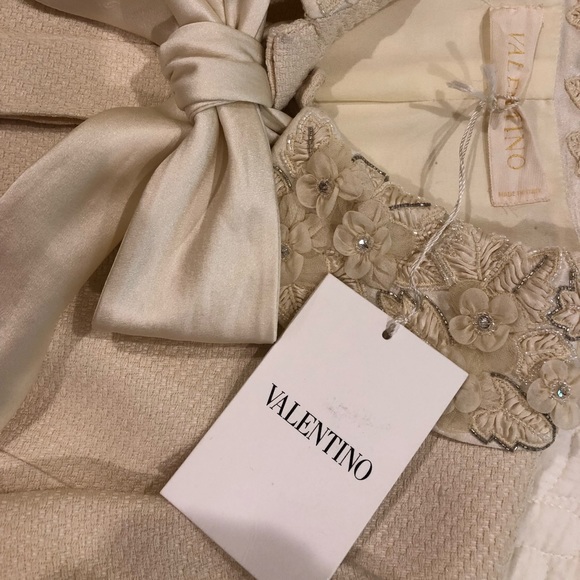 SOLD VALENTINO Ivory Silk Tweed Flower Beaded Coat - Picture 8 of 8